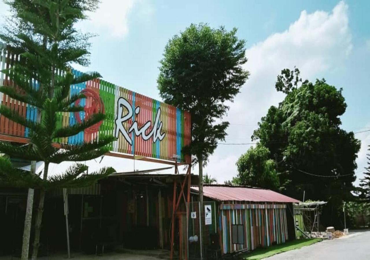 Rick Resort Телук Интан Екстериор снимка