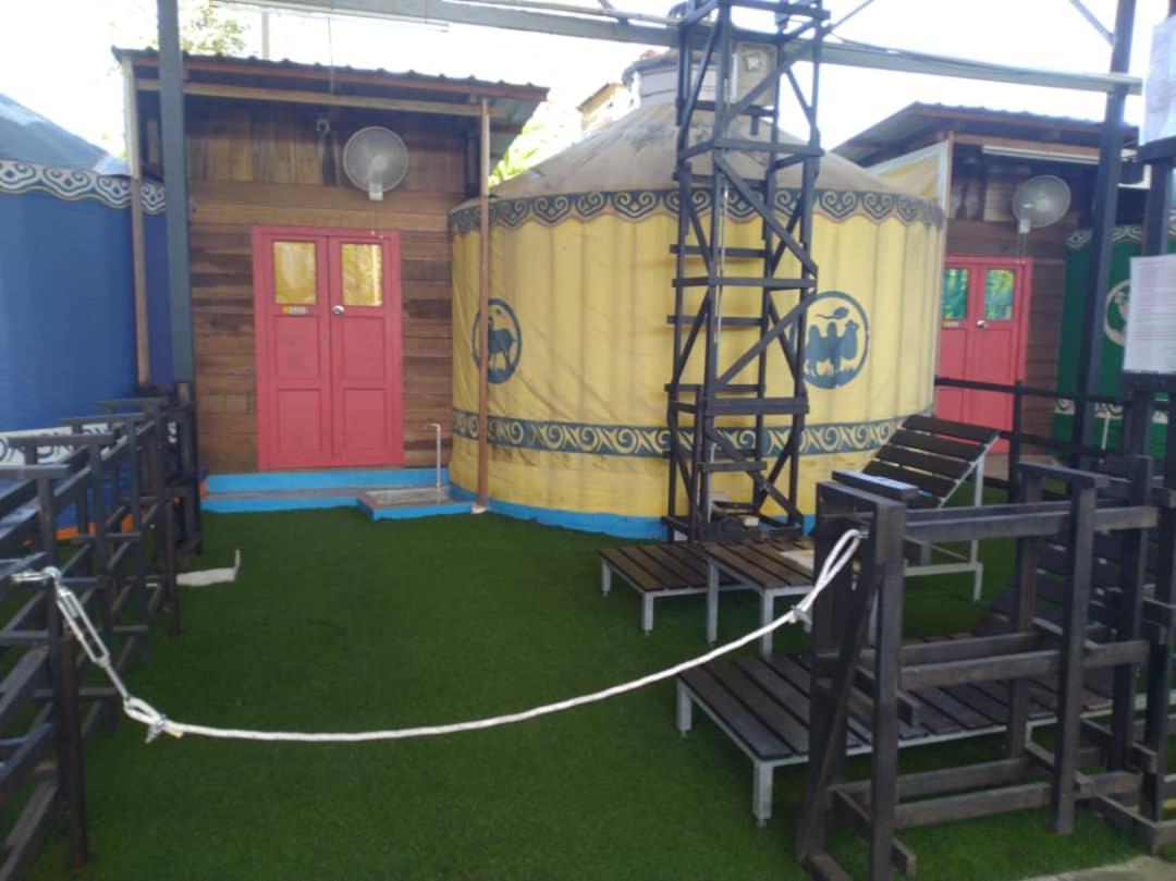 Rick Resort Телук Интан Екстериор снимка