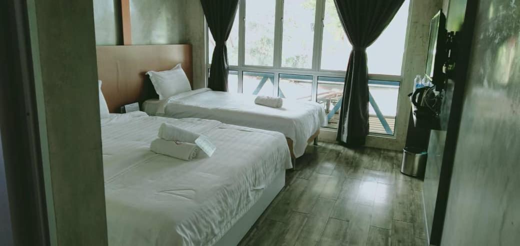 Rick Resort Телук Интан Екстериор снимка