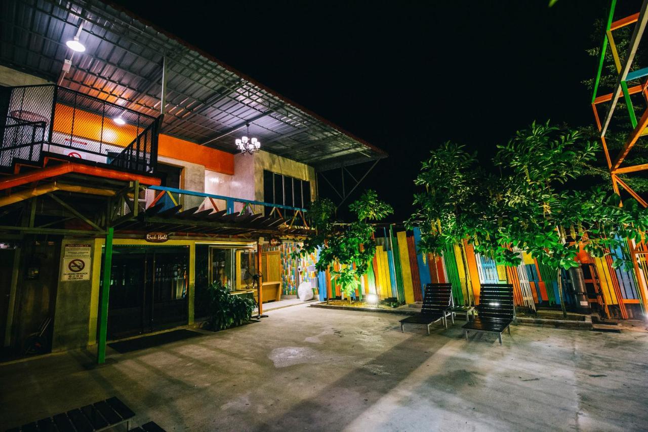 Rick Resort Телук Интан Екстериор снимка